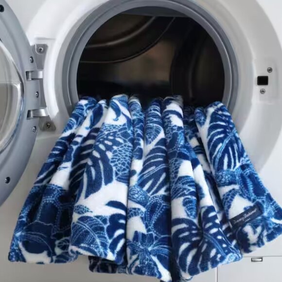 Tommy Bahama Turtle Bay Blue Ultra Soft Plush Fleece Throw Blanket 50" x 70" - Picture 7 of 12